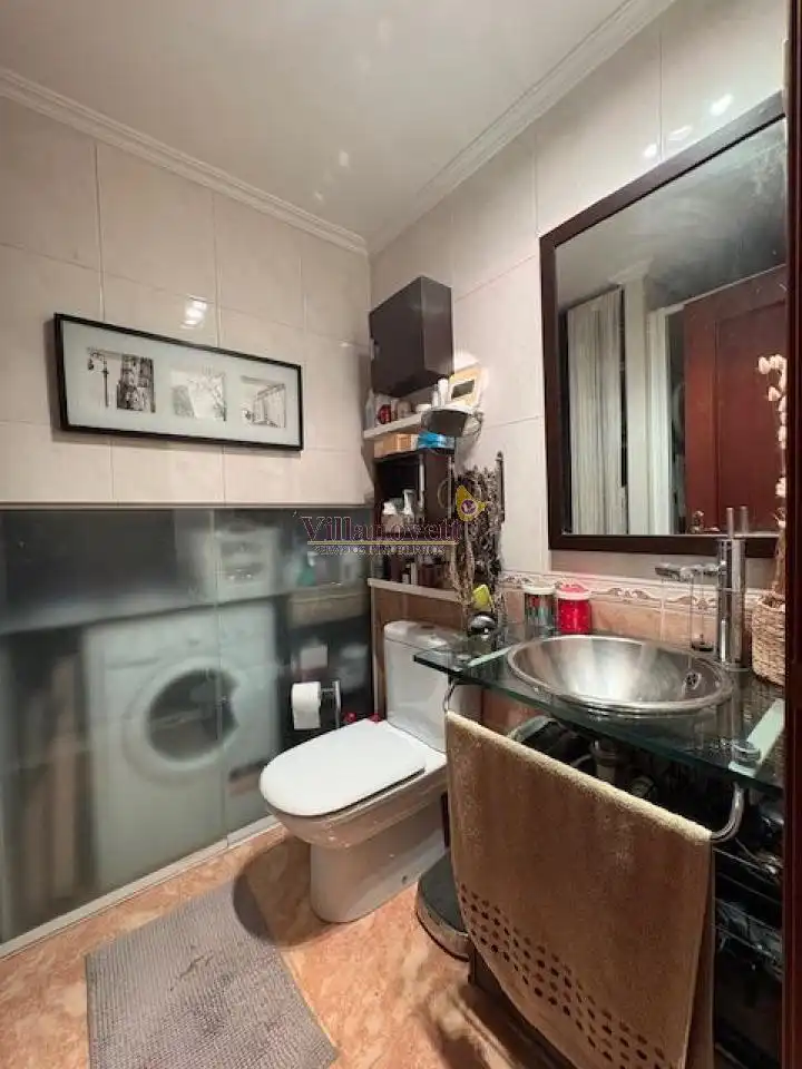 Bany de Apartament en venda en Vigo  amb Calefacció, Parquet i Traster
