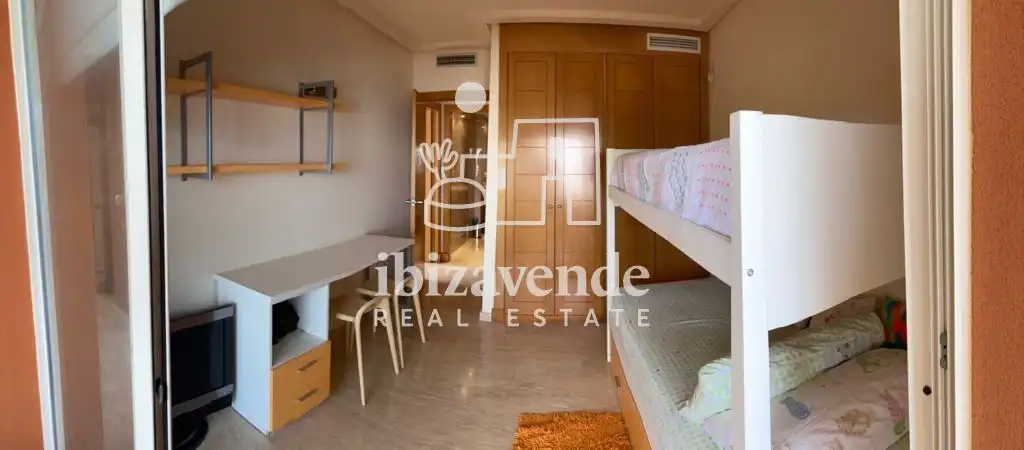 Dormitori de Pis en venda en Santa Eulària des Riu amb Aire condicionat, Calefacció i Terrassa
