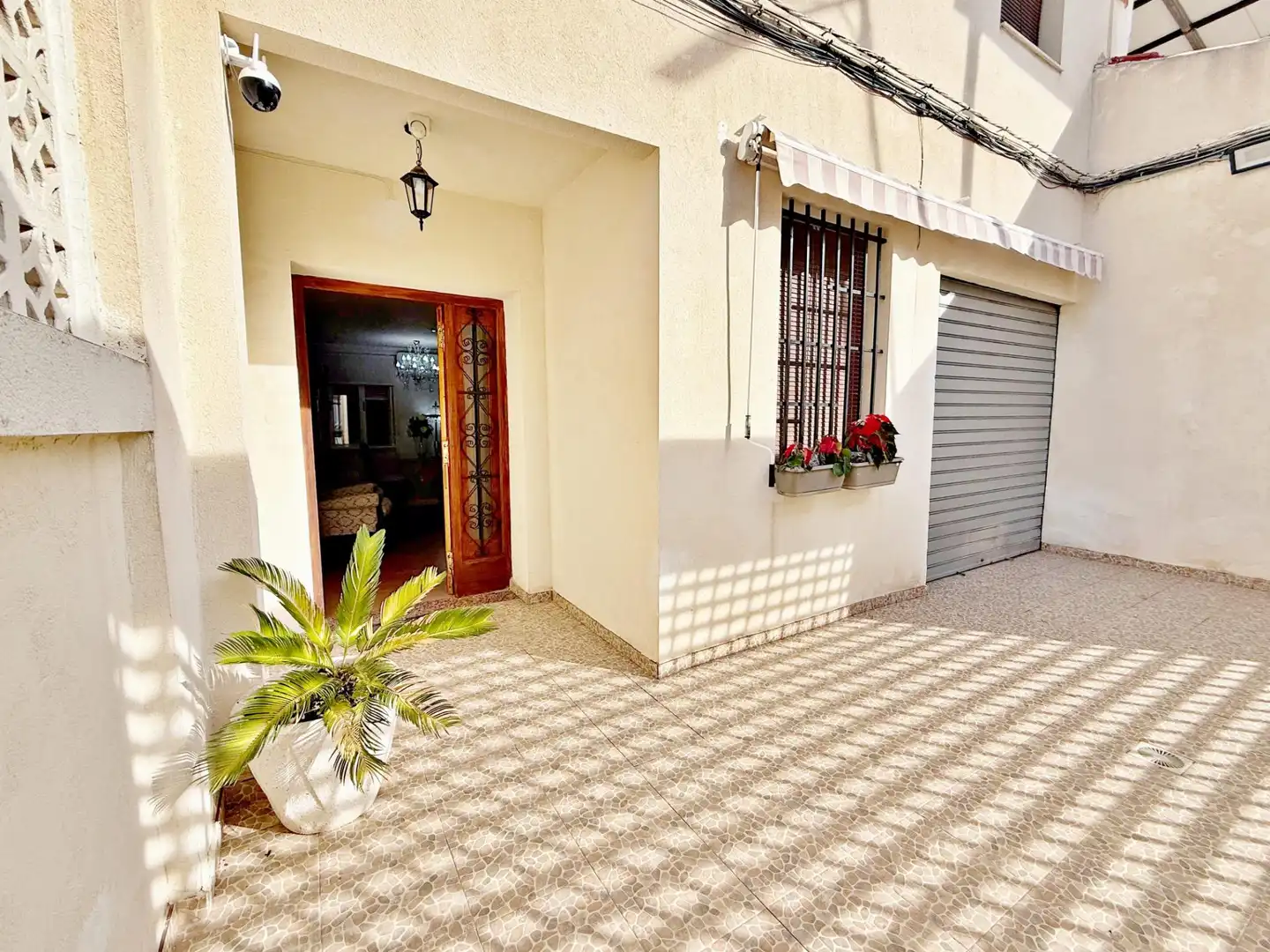 Vista exterior de Casa adosada en venda en Torrent amb Aire condicionat, Calefacció i Jardí privat