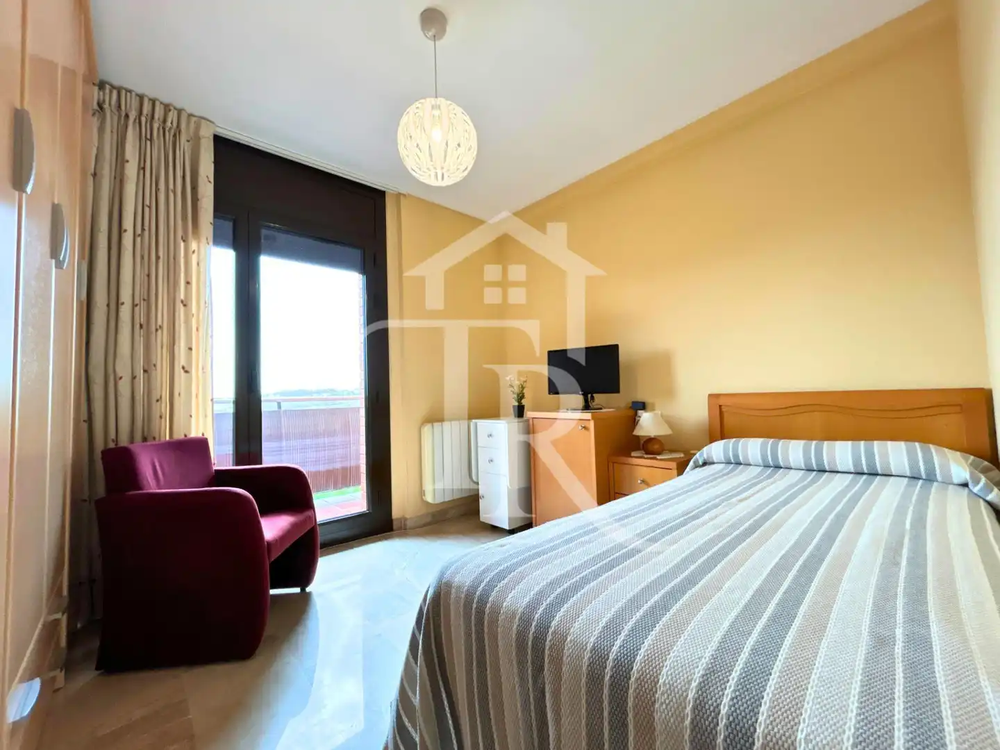 Schlafzimmer von Dachboden zum Verkauf in Rubí mit Klimaanlage, Heizung und Terrasse