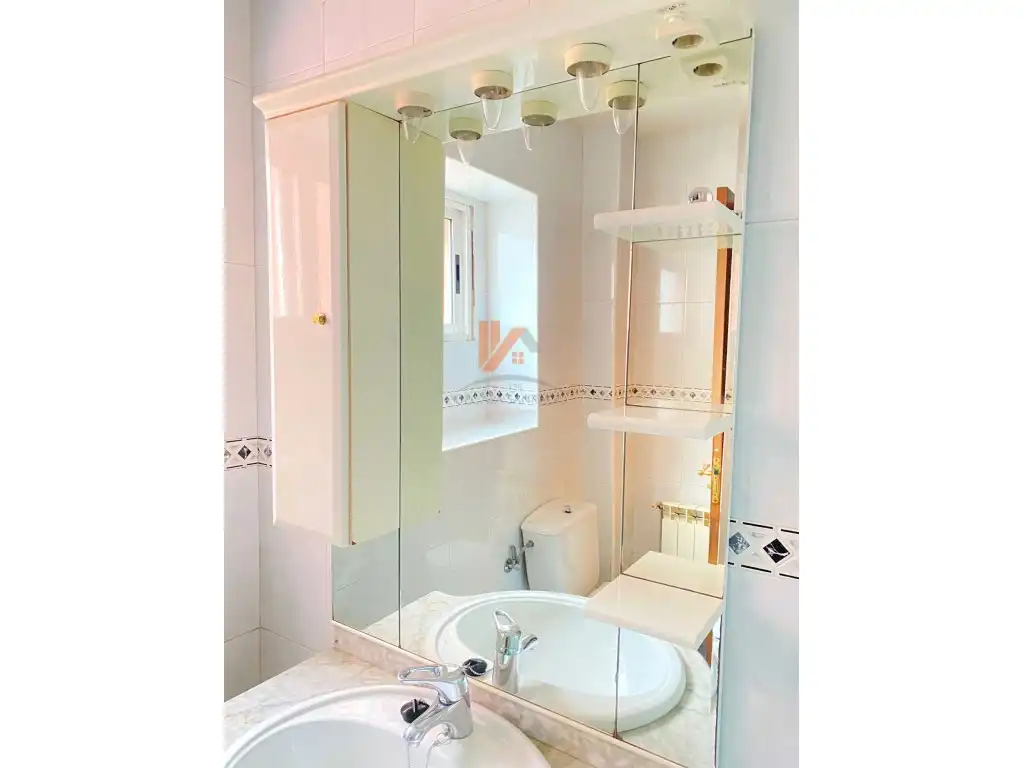 Bathroom of Flat for rent in Santiago de Compostela   with Furnished and Washing machine