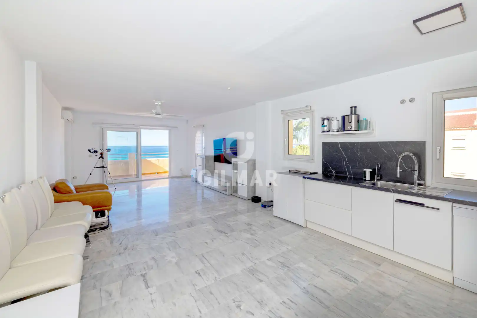 Wohnzimmer von Wohnung zum Verkauf in Benalmádena mit Heizung, Privatgarten und Abstellraum