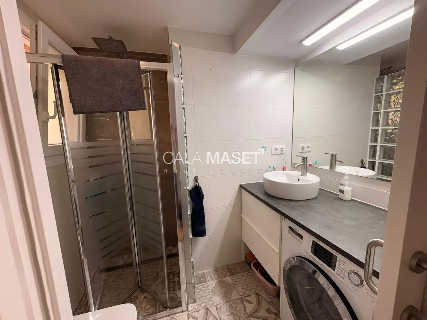 Baño de Apartamento en venta en Castell d'Aro, Platja d'Aro i s'Agaró con Calefacción y Balcón