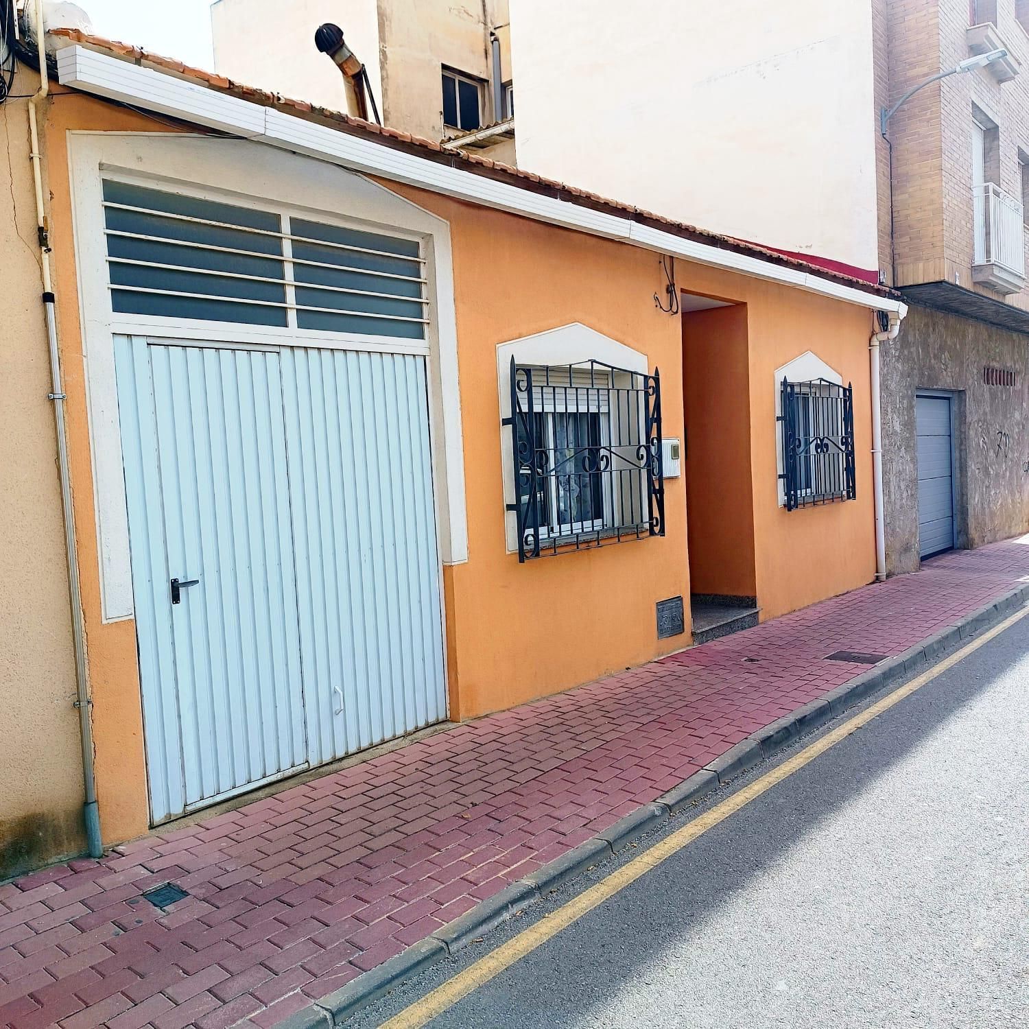 Vista exterior de Casa adosada en venda en Alhama de Murcia amb Calefacció i Traster