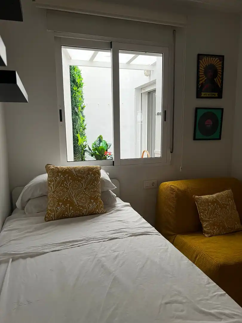 Habitación de Apartamento de alquiler en Torrevieja con Aire acondicionado, Terraza y Amueblado