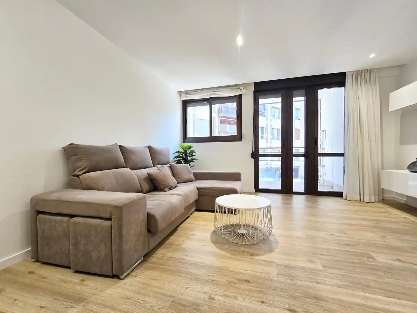 Living room of Flat for rent in Valencia  with Parquet flooring and Terrace