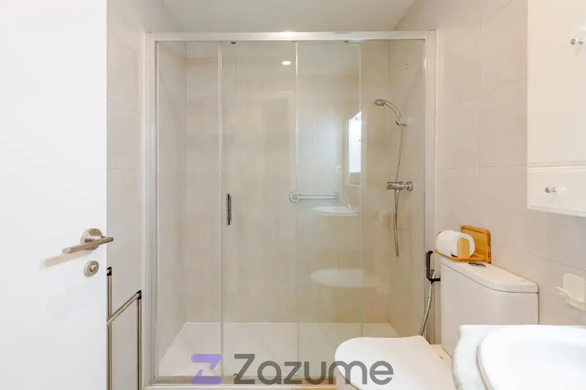Bathroom of Flat for rent in Valdemoro  with Air Conditioner, Heating and Parquet flooring