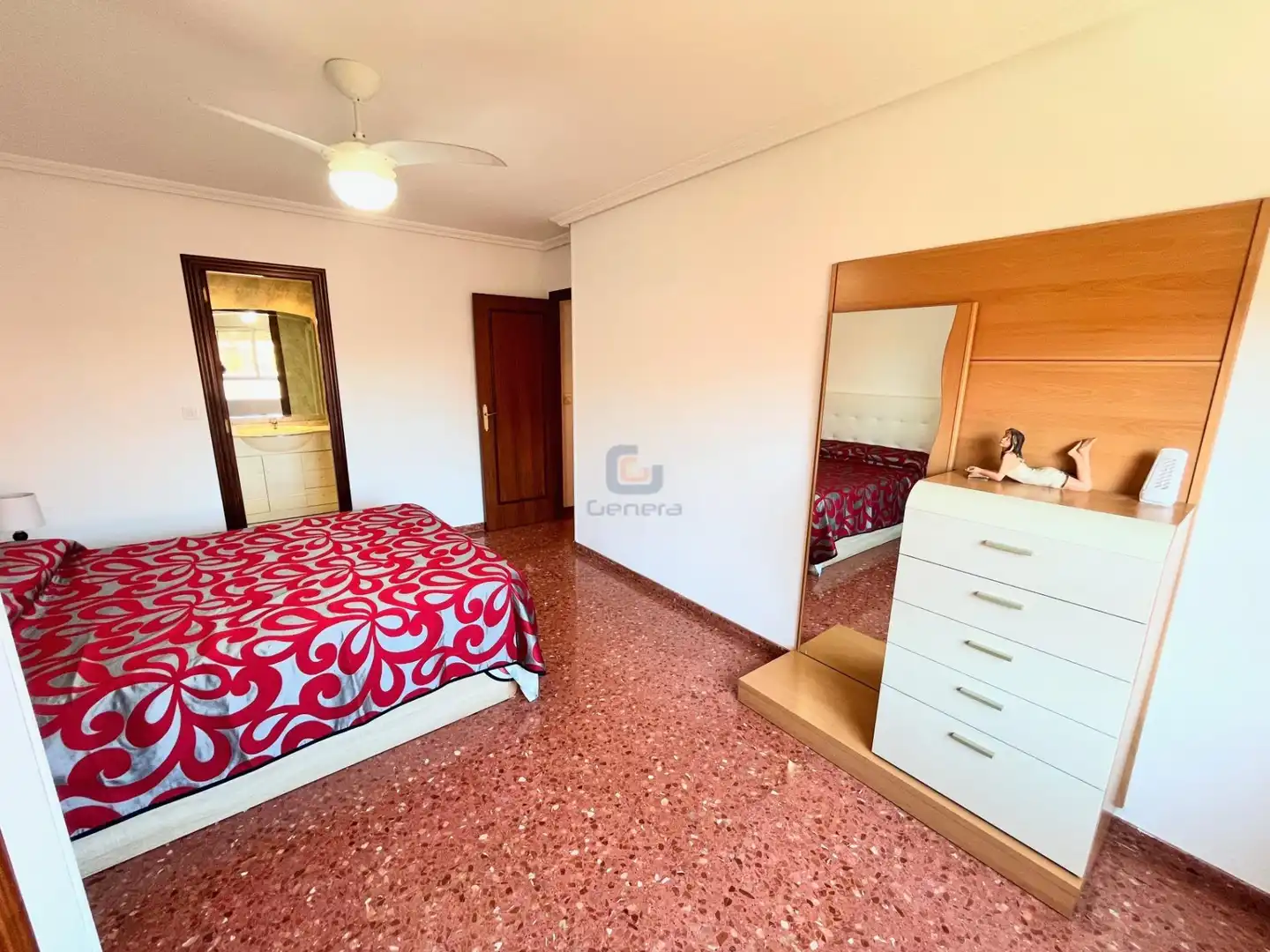 Habitación de Piso en venta en Alicante / Alacant con Jardín privado, Terraza y Piscina comunitaria