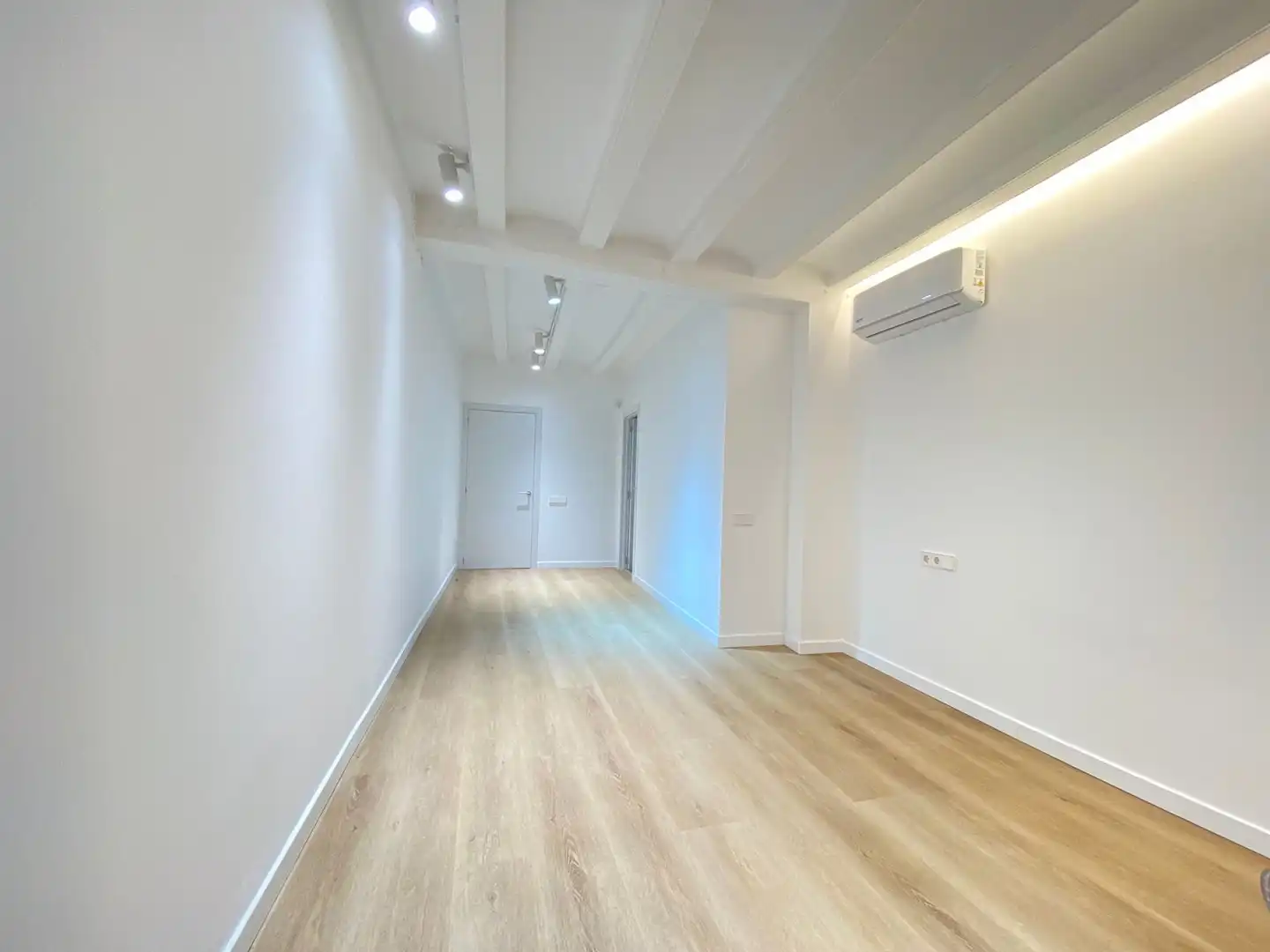 Piso en venta en Barcelona con Aire acondicionado, Calefacción y Parquet