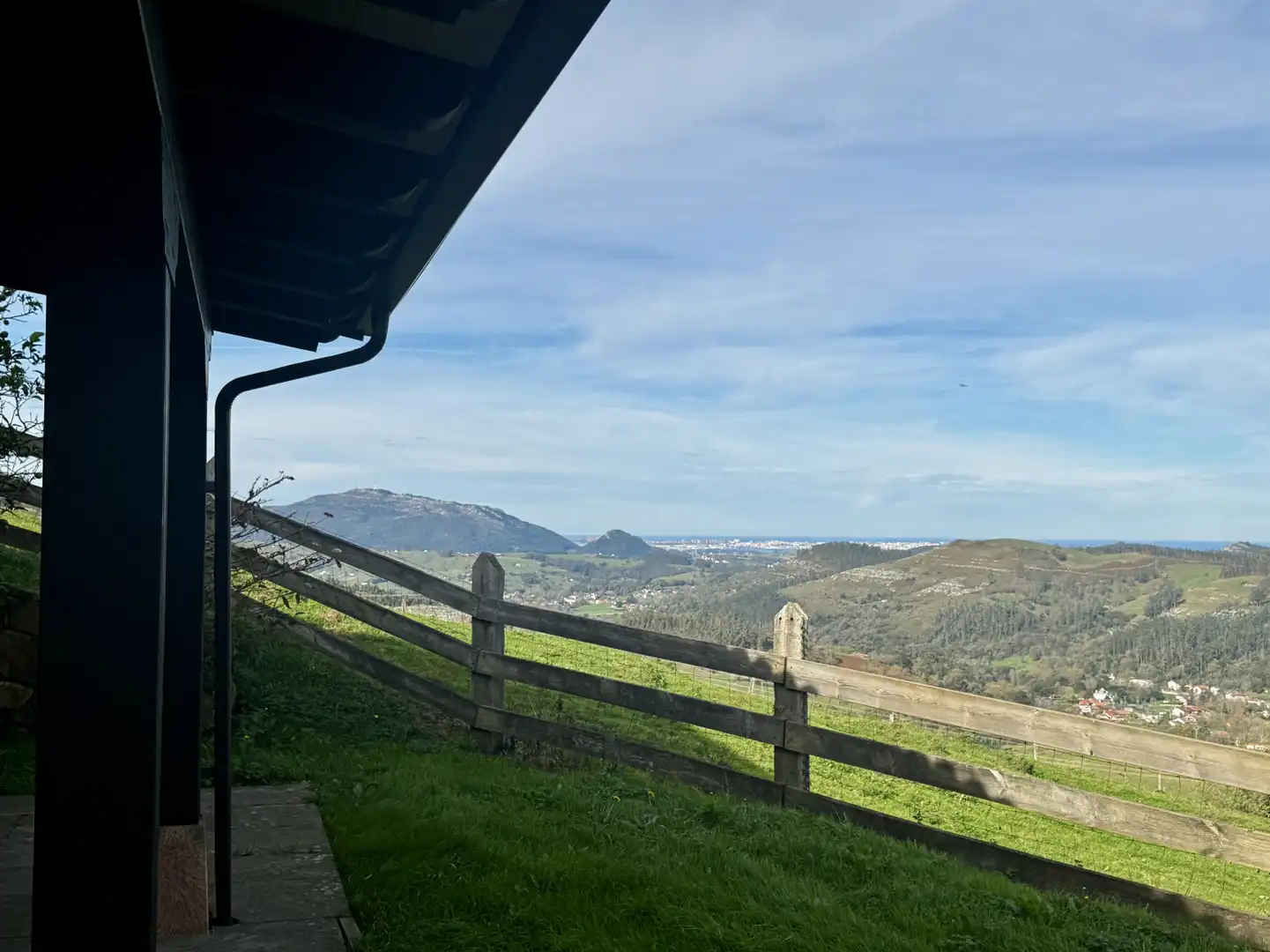 Vista exterior de Casa o xalet de lloguer en Riotuerto amb Calefacció, Terrassa i Traster