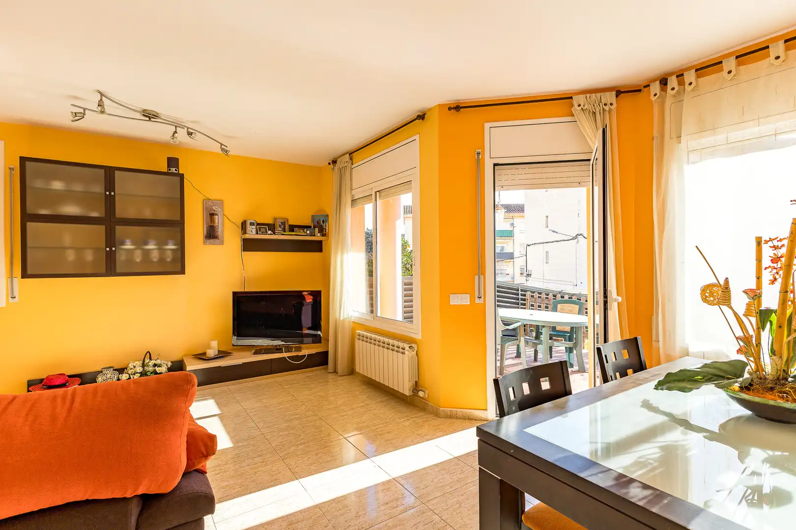 Sala d'estar de Apartament en venda en Sant Sadurní d'Anoia amb Calefacció, Jardí privat i Terrassa