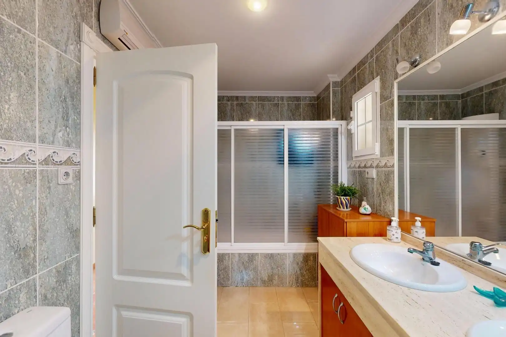 Detached house with garden for sale in Calle JACINTO BENAVENTE, imagen 57