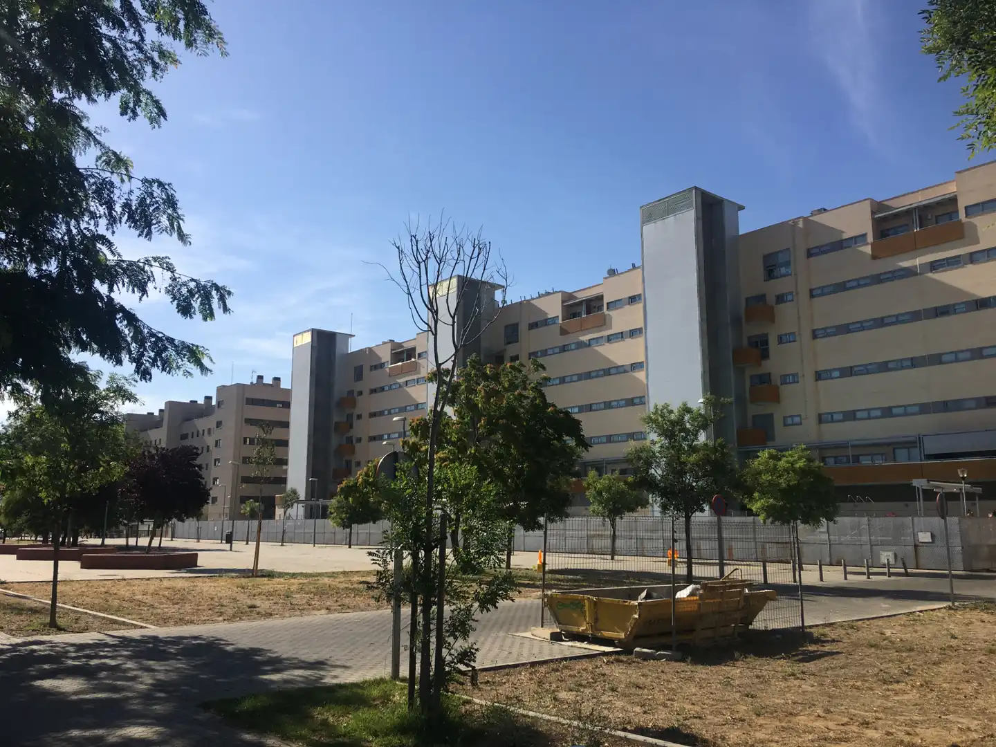 Vista exterior de Garaje en venta en Sevilla