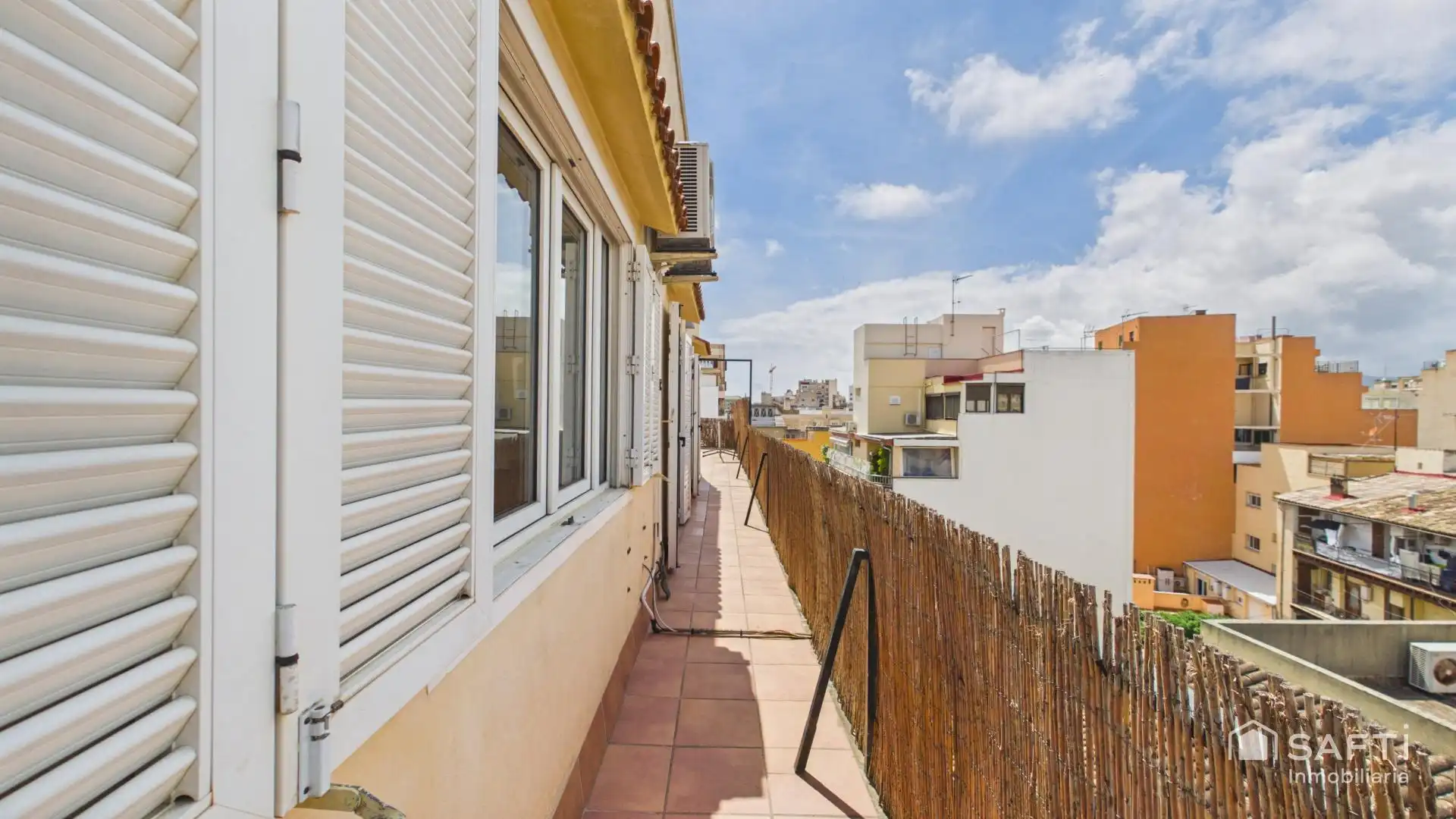 Vista exterior de Àtic en venda en  Palma de Mallorca amb Aire condicionat, Terrassa i Balcó
