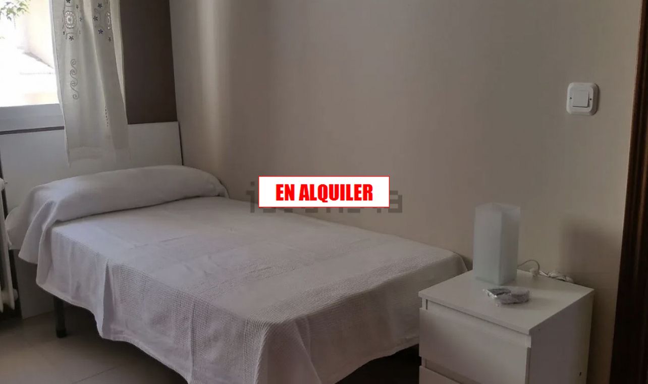 Habitación de Piso de alquiler en Ciudad Real Capital con Aire acondicionado, Terraza y Piscina