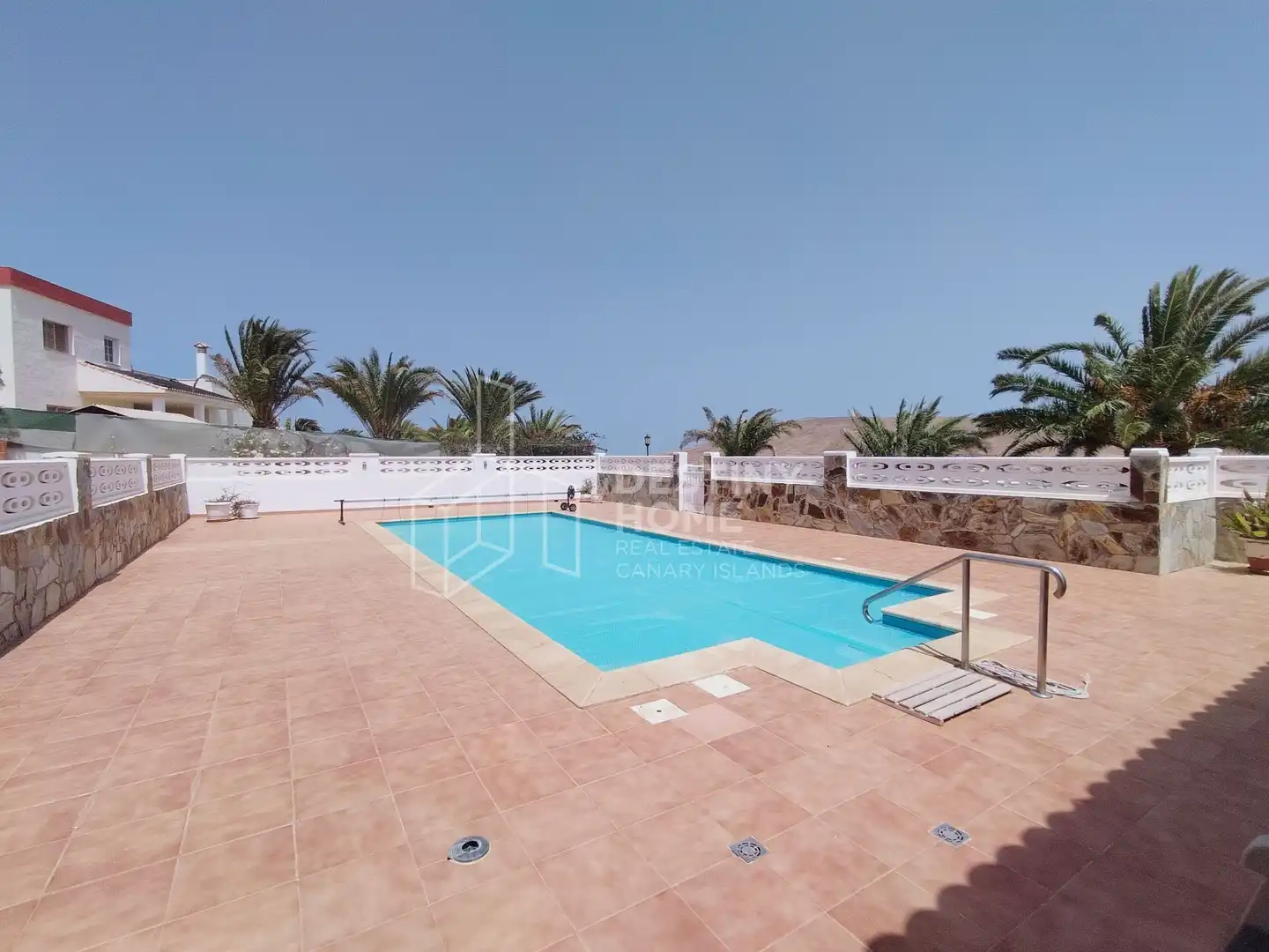 Piscina de Casa o xalet en venda en La Oliva amb Terrassa, Piscina i Moblat