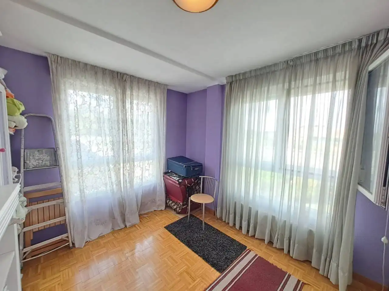 Habitación de Casa adosada en venta en Burgos con Calefacción, Jardín privado y Parquet