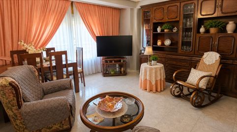 Amplia vivienda con apartamento independiente, gran patio, solárium y plaza de garaje., imatge 2
