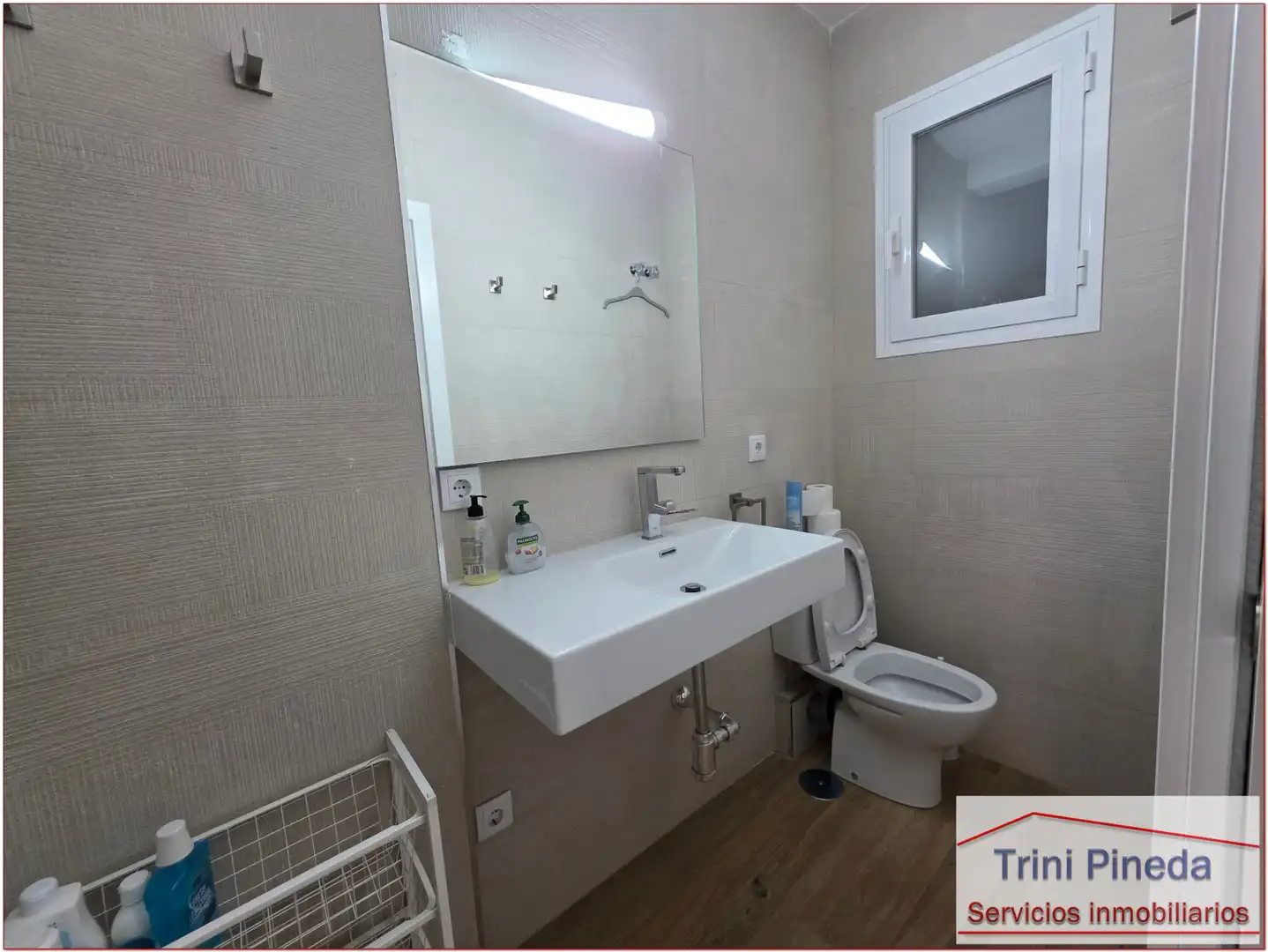 Bathroom of Flat for rent in Sevilla  with Furnished, Oven and Washing machine
