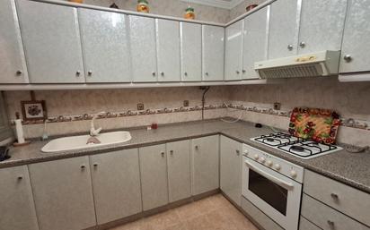Kitchen of House or chalet for sale in La Puebla de Almoradiel  with Heating and Furnished