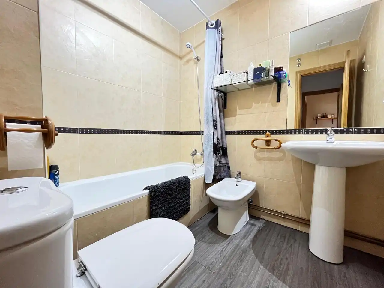 Baño de Piso en venta en El Casar con Calefacción, Terraza y Balcón
