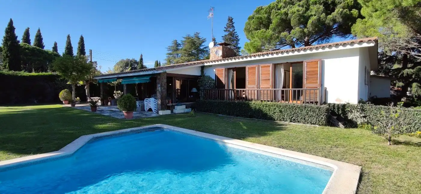 Chalet con piscina en venta en Carrer del Club de Golf 3334, imagen 2