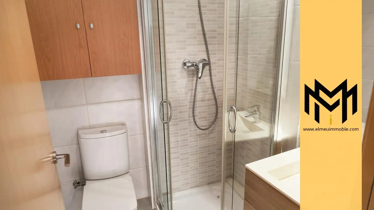Bany de Àtic en venda en Vic amb Calefacció i Moblat