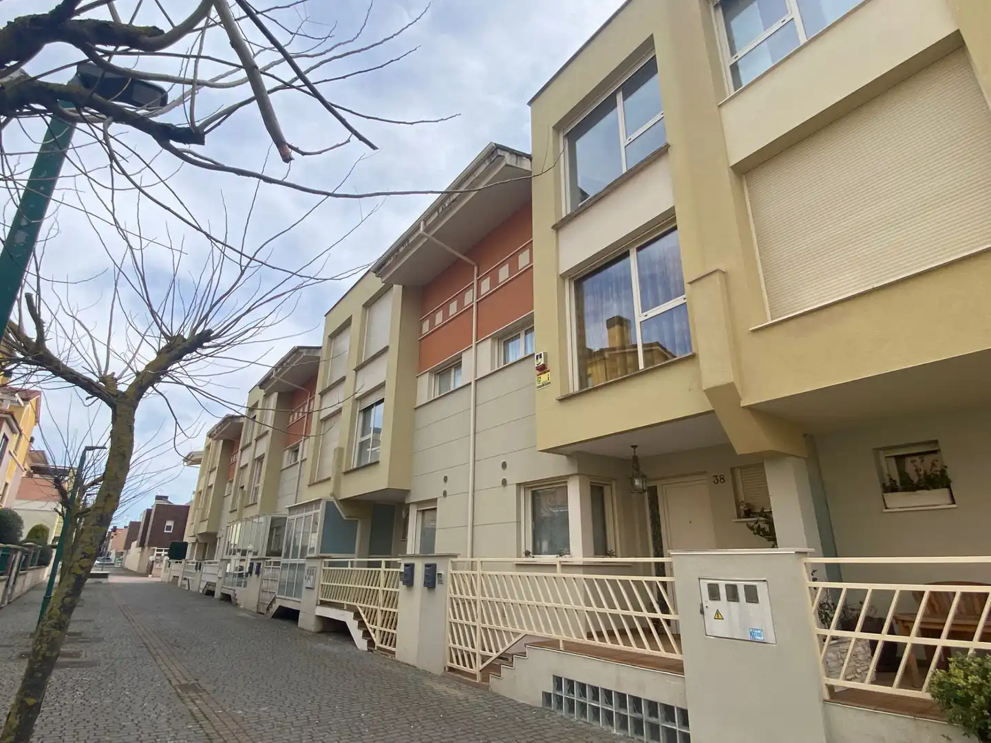 Außenansicht von Haus oder Chalet zum Verkauf in Burgos mit Heizung, Privatgarten und Parkett
