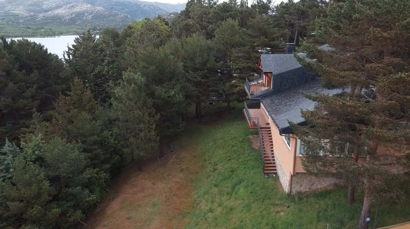 Vista exterior de Casa o xalet en venda en Collado Mediano amb Calefacció, Jardí privat i Moblat