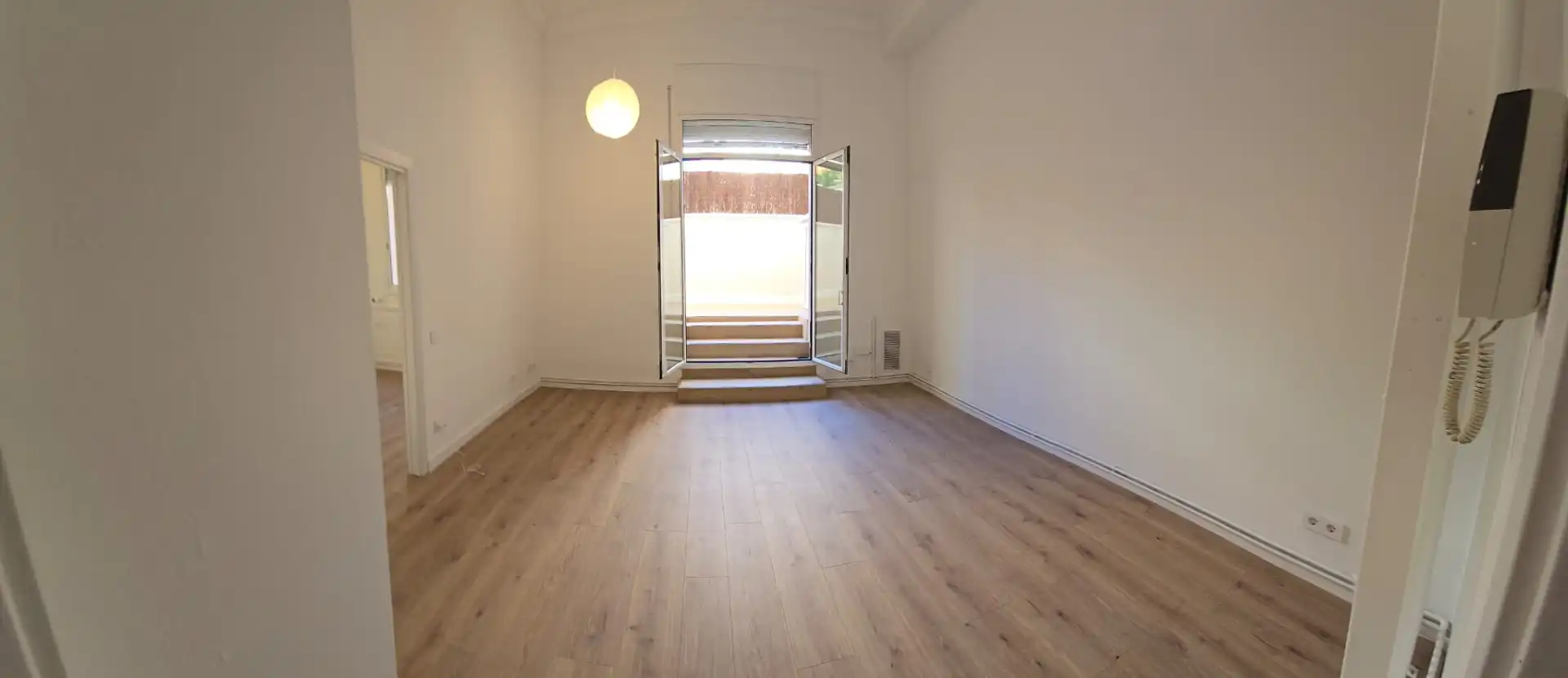 Living room of Flat for sale in  Barcelona Capital  with Air Conditioner, Heating and Parquet flooring