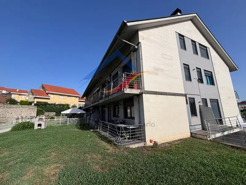 Vista exterior de Piso de alquiler en Miengo con Calefacción, Jardín privado y Amueblado