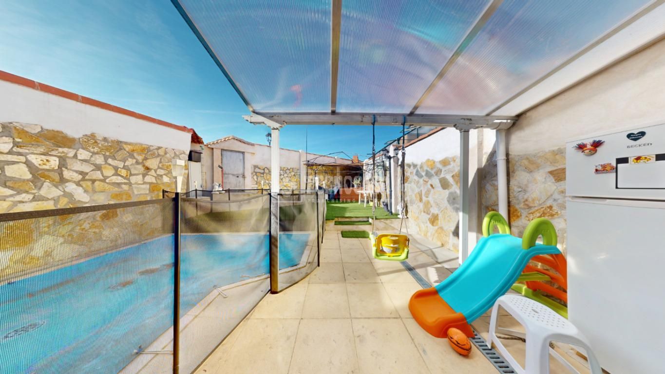 Terrassa de Pis en venda en Villanueva de la Torre amb Aire condicionat, Calefacció i Jardí privat