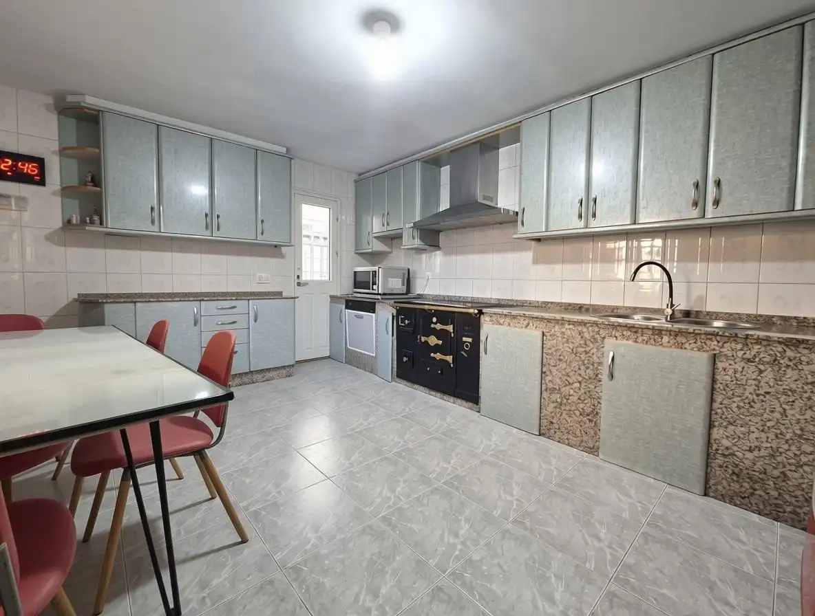 Cuina de Casa o xalet en venda en Vilanova de Arousa, Pontevedra