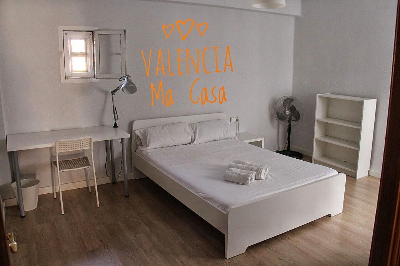 Bedroom of Flat to rent in  Valencia Capital  with Air Conditioner, Furnished and Balcony