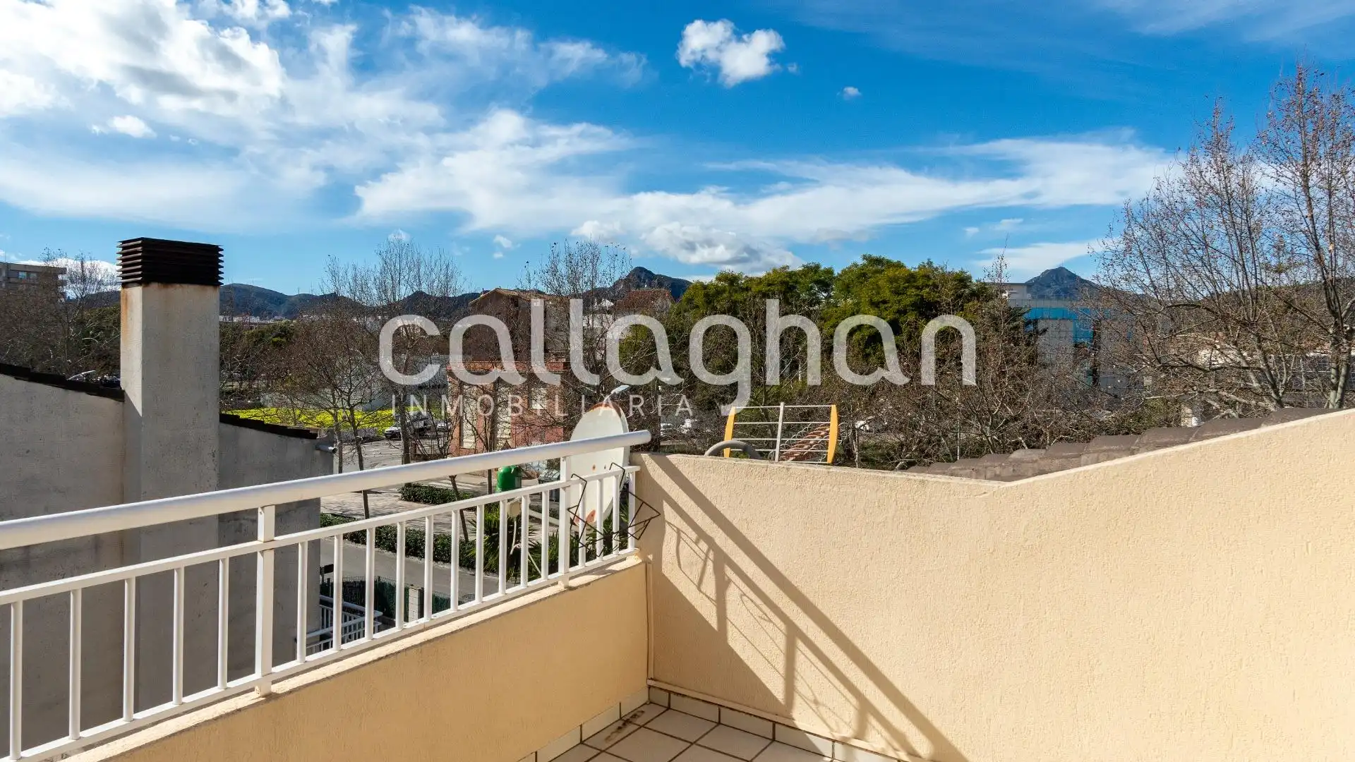 Vista exterior de Casa o chalet en venta en Gandia con Aire acondicionado, Amueblado y Jacuzzi