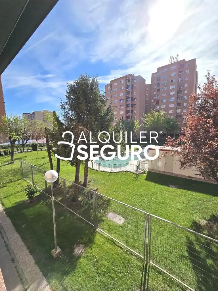 Vista exterior de Pis de lloguer en Coslada amb Aire condicionat, Calefacció i Terrassa