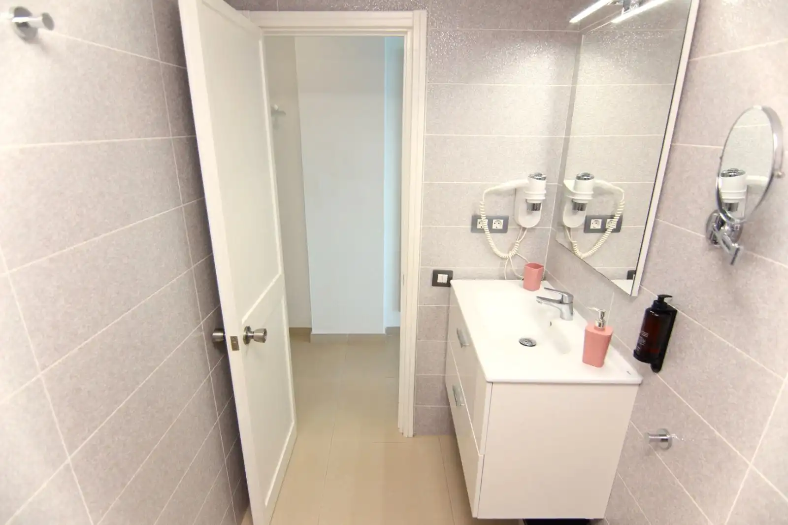 Baño de Piso de alquiler en Mogán con Terraza, Amueblado y Microondas
