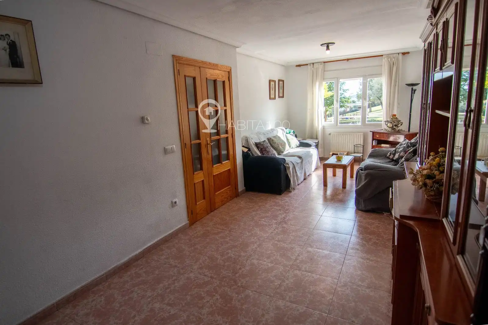 Sala d'estar de Casa adosada en venda en Cuenca amb Calefacció i Moblat