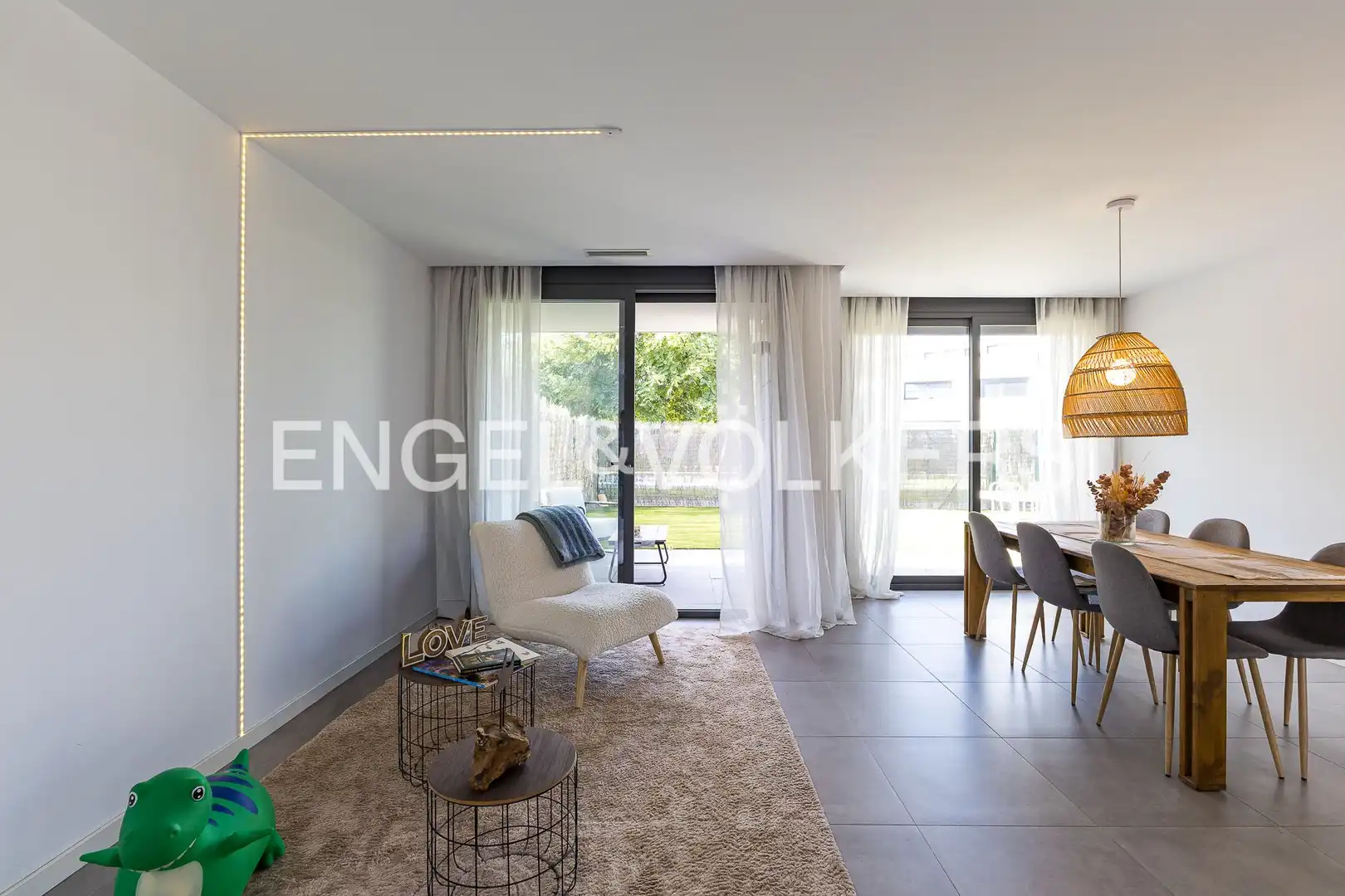 Living room of Detached homes for sale in El Vendrell  with Air Conditioner, Heating and Private garden