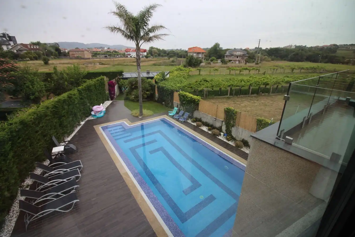 Piscina de Casa o xalet en venda en Sanxenxo amb Calefacció, Jardí privat i Parquet