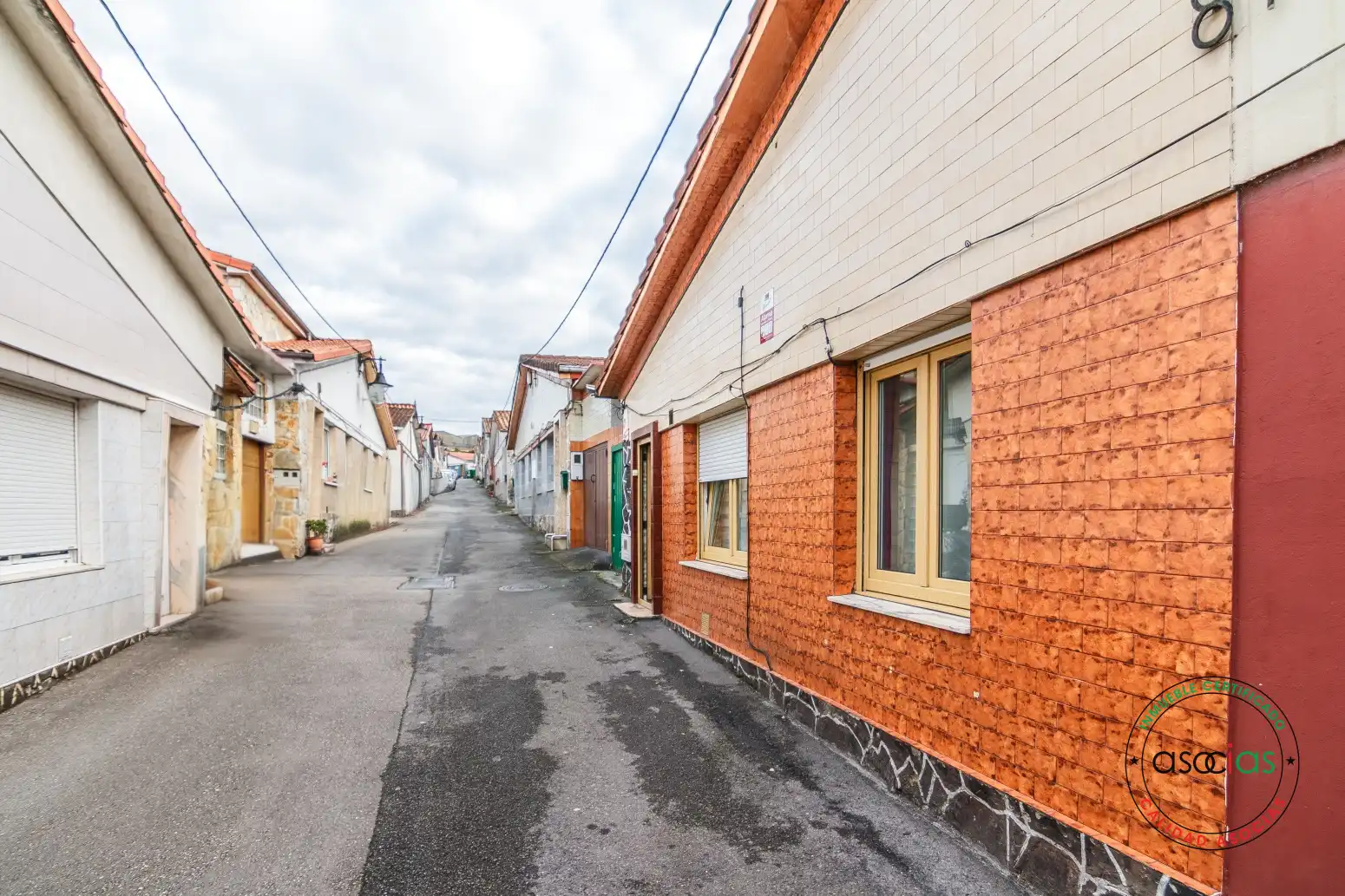Vista exterior de Casa adosada en venta en Gijón  con Calefacción, Jardín privado y Parquet