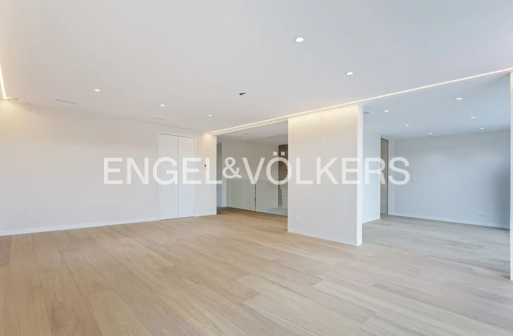 Sala d'estar de Casa o xalet en venda en Sant Cugat del Vallès amb Aire condicionat, Calefacció i Jardí privat