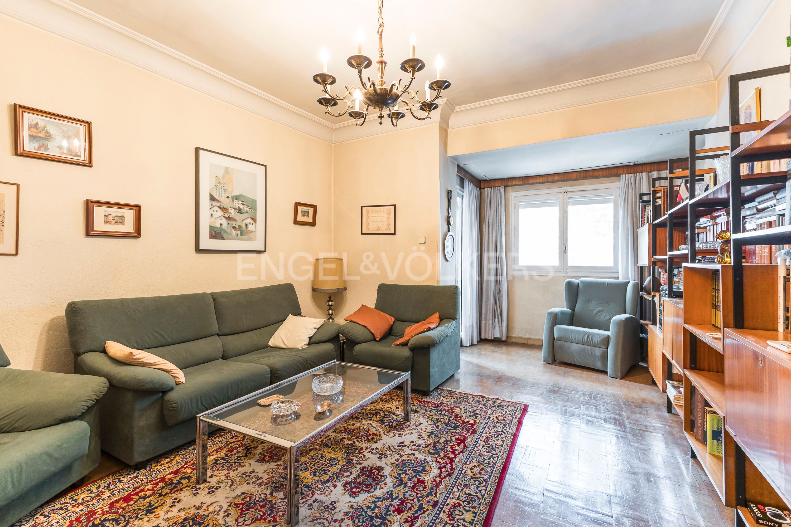 Sala d'estar de Apartament en venda en  Madrid Capital amb Calefacció i Parquet