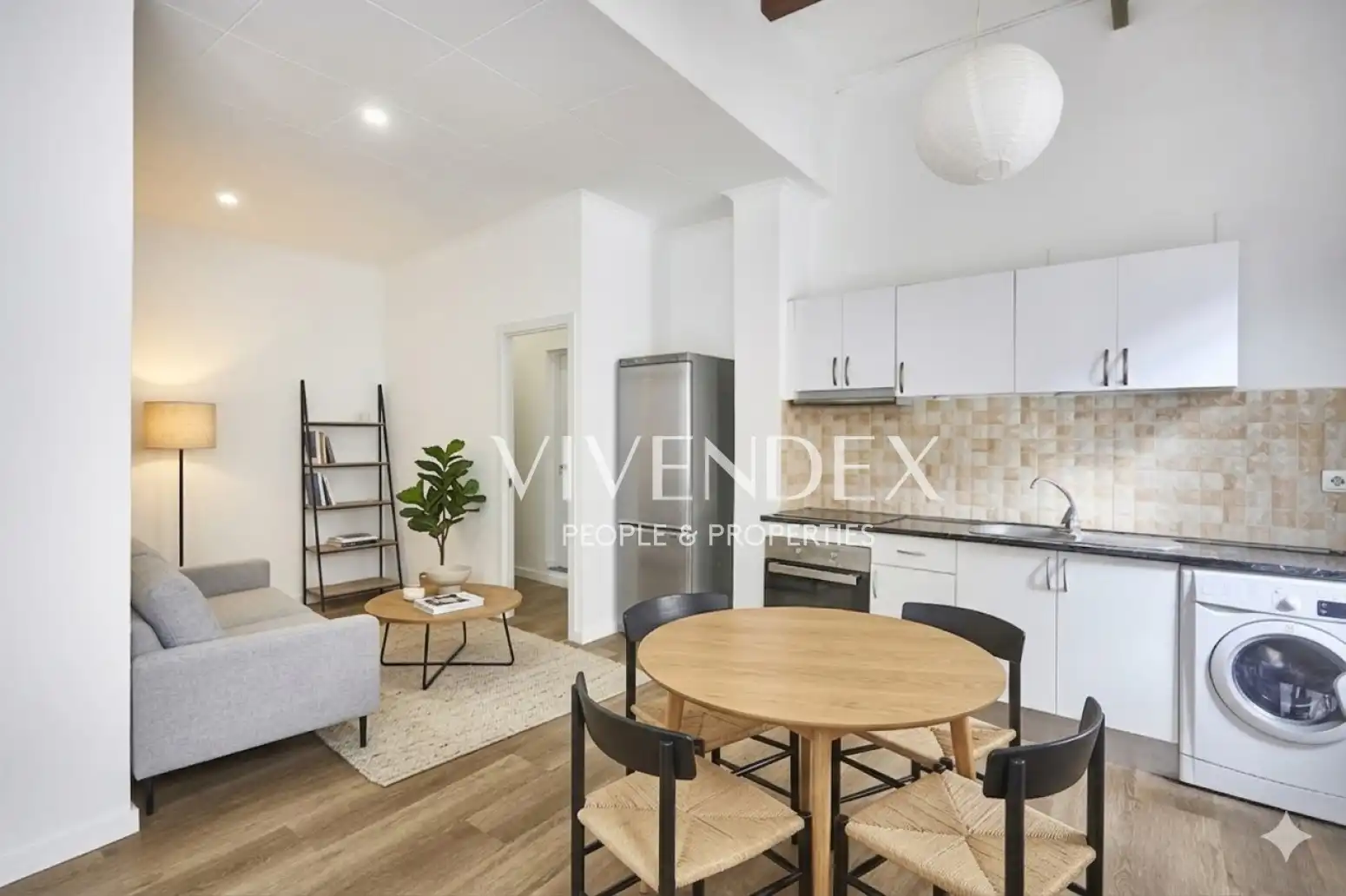 Vista exterior de Piso en venta en L'Hospitalet de Llobregat con Parquet