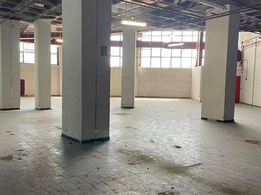 Industrial building with lift for sale in Calle Vía de los Poblados 23