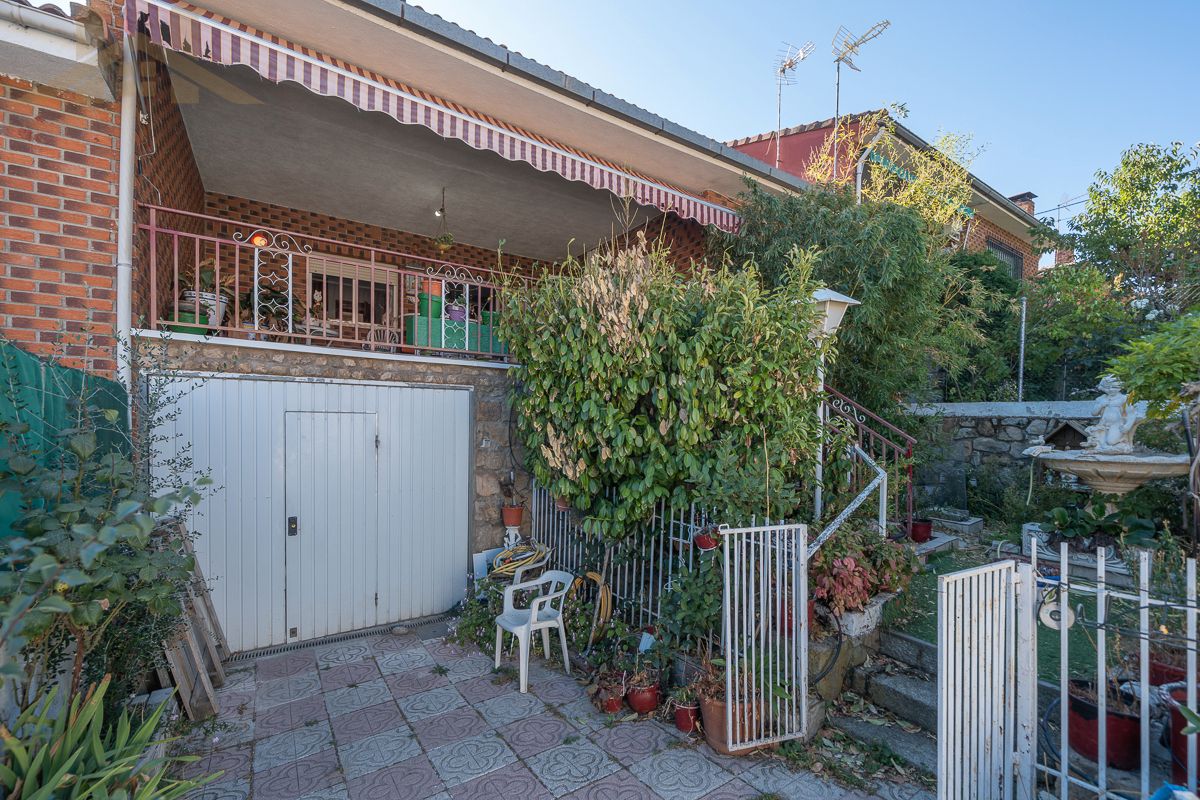 Exterior view of Single-family semi-detached for sale in Robledo de Chavela  with Heating and Furnished