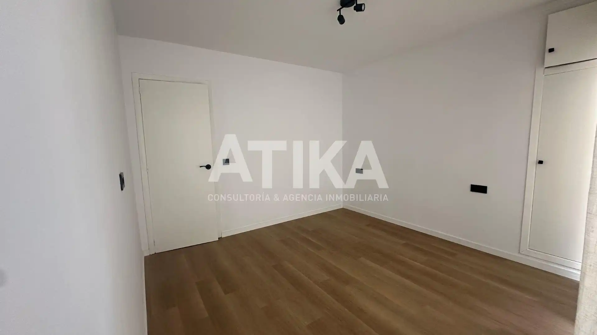 Habitación de Piso en venta en Ontinyent con Parquet, Amueblado y Balcón