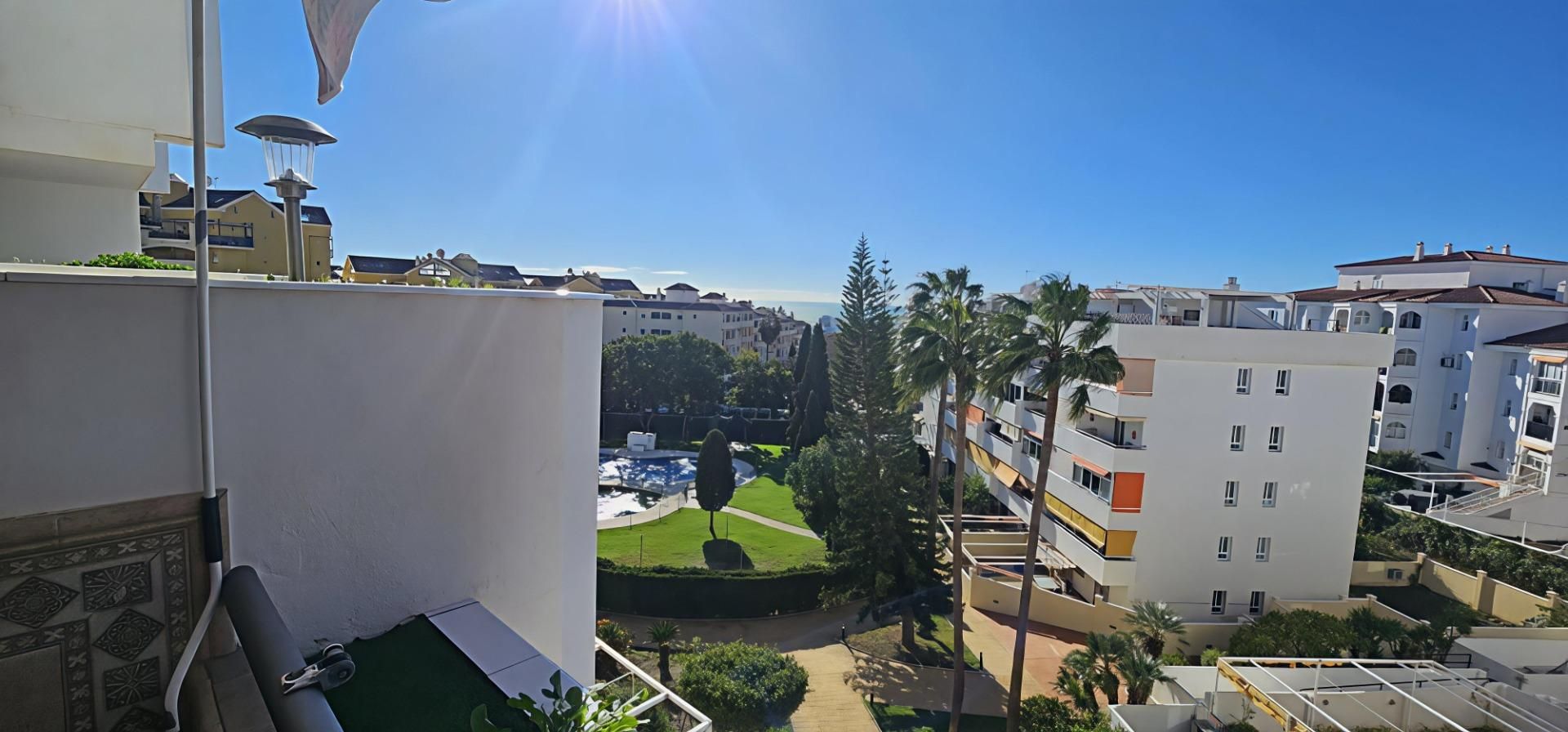 Exterior view of Apartment for sale in Benalmádena  with Air Conditioner and Community pool