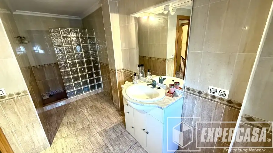Bany de Casa o xalet en venda en Alaquàs amb Terrassa