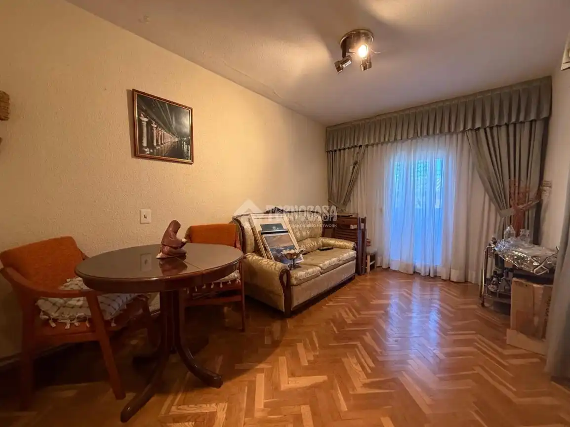 Sala d'estar de Pis en venda en Madrid